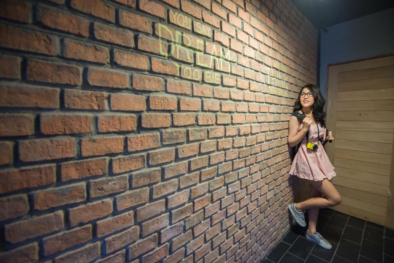 The Sleepless Boutique Hostel Bangkok Buitenkant foto