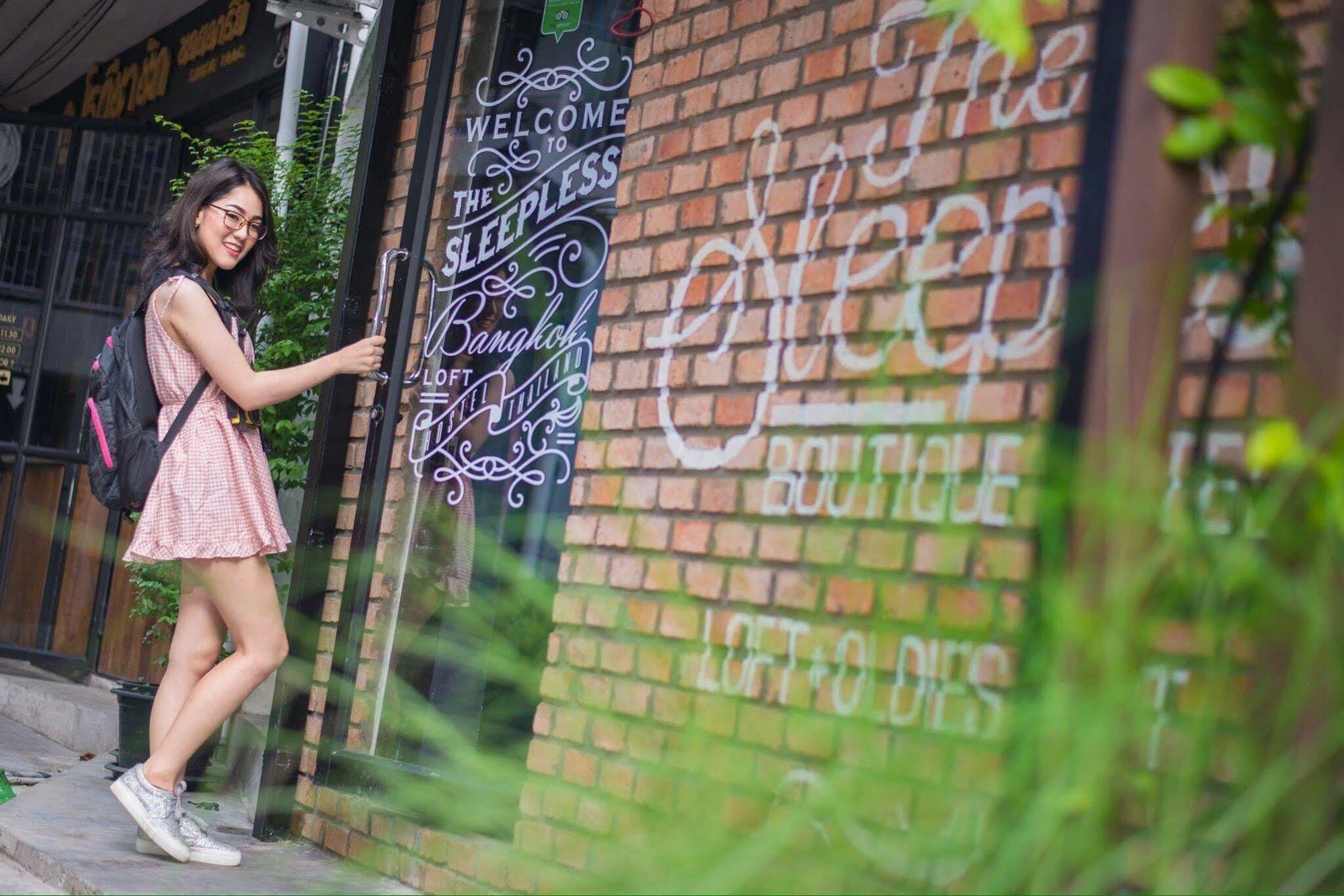 The Sleepless Boutique Hostel Bangkok Buitenkant foto