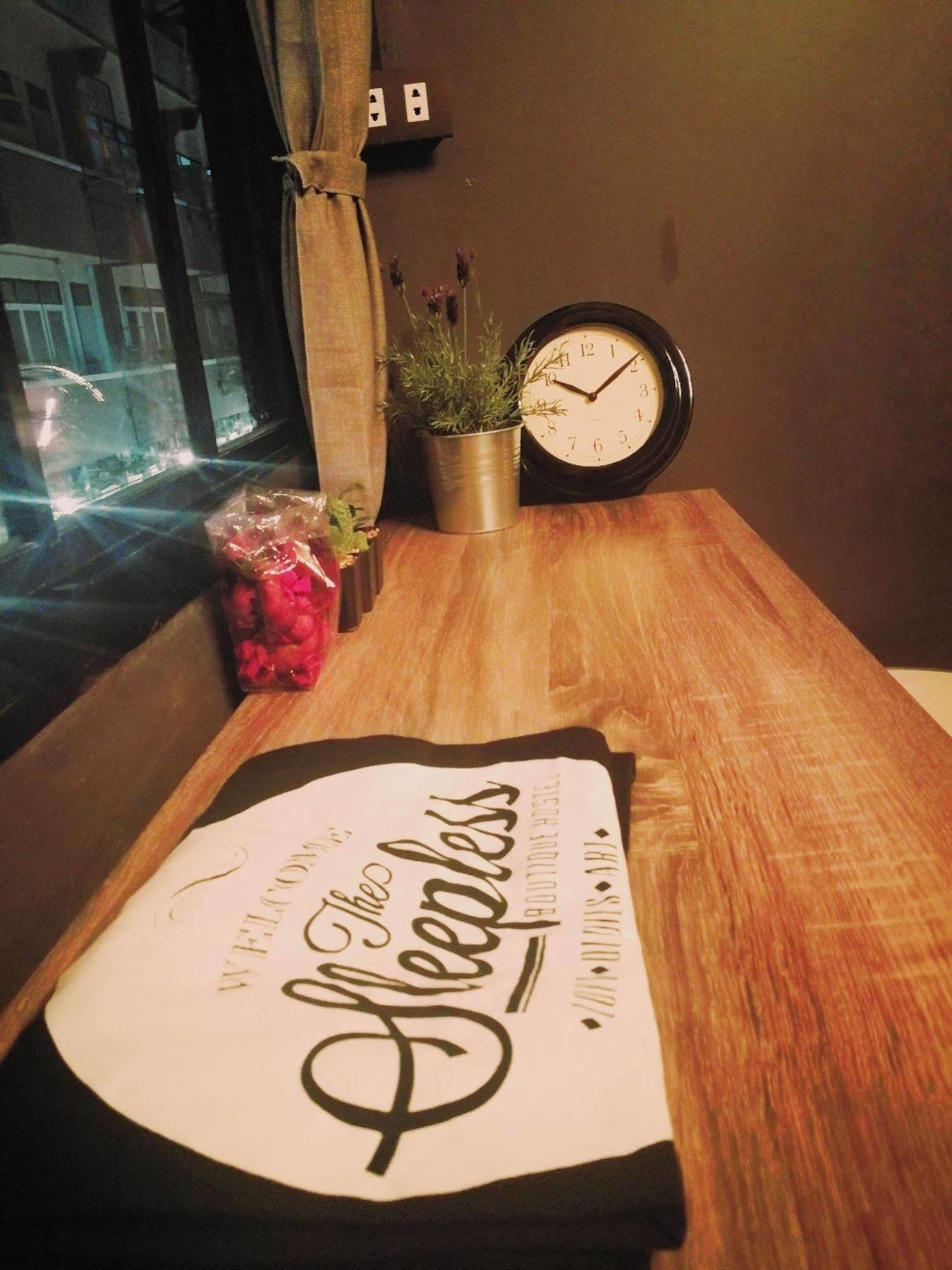The Sleepless Boutique Hostel Bangkok Buitenkant foto